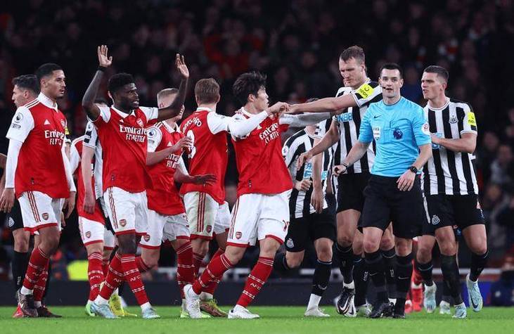 爱游戏体育官网-布莱顿主场告捷，冲击前四名位置