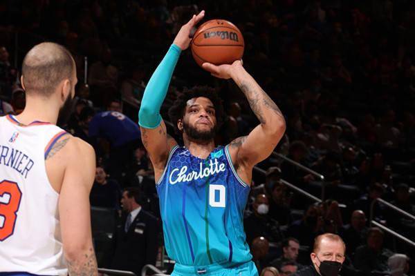 爱游戏官网-华莱士菲尔德客场大胜，豪取三分斩获胜利喜人！