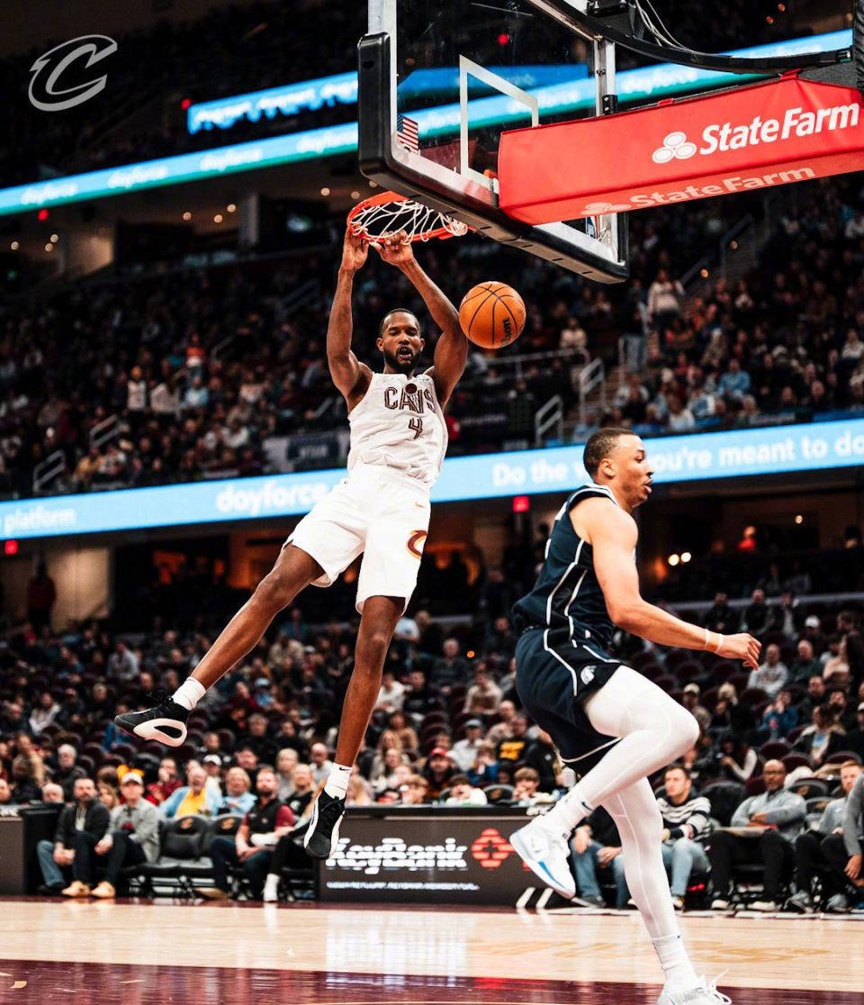 爱游戏网页版登录入口-独行侠大胜骑士，全队状态正佳