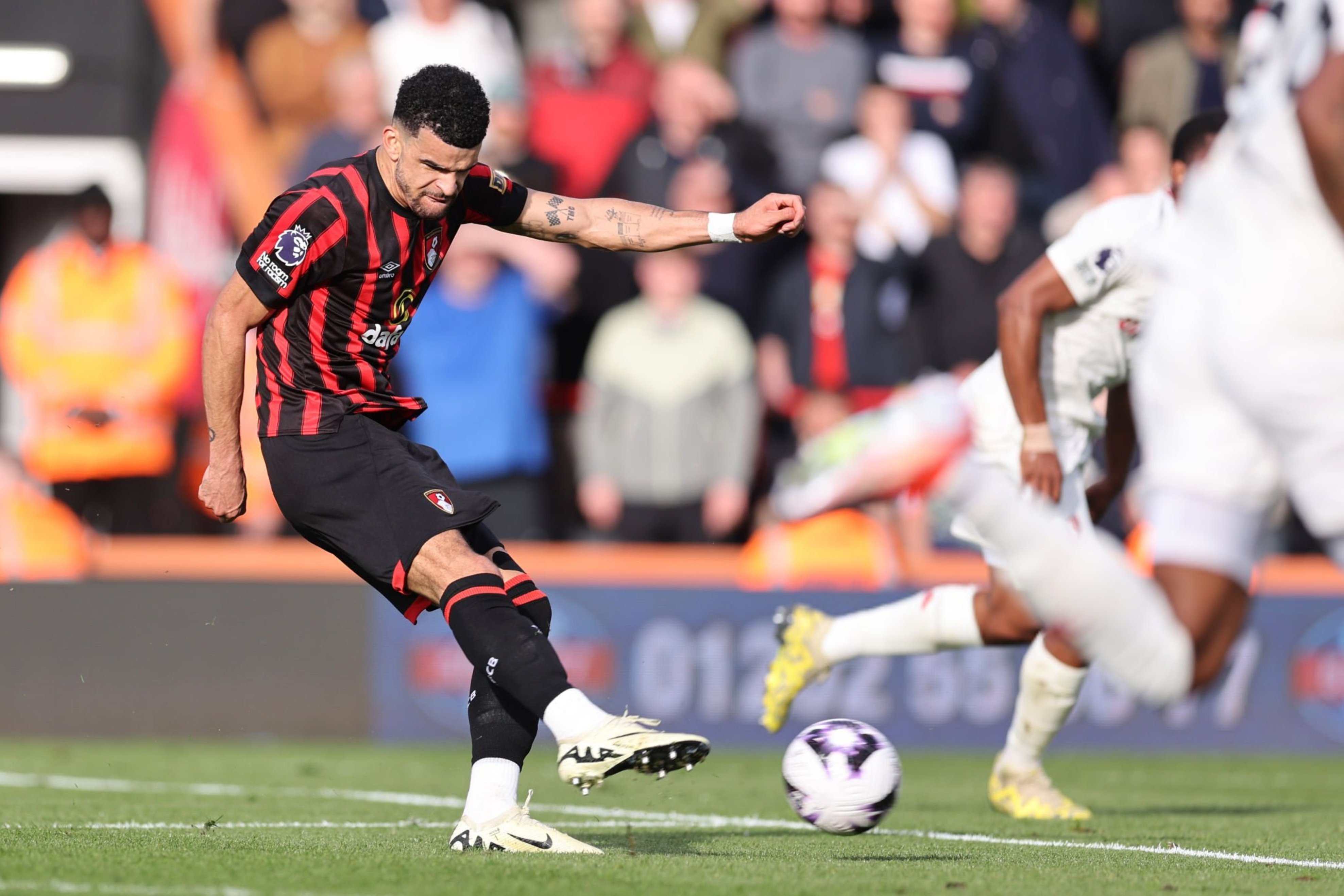 曼联客场险胜,伯恩茅斯难逃惨败 曼联客场险胜,伯恩茅斯难逃惨败