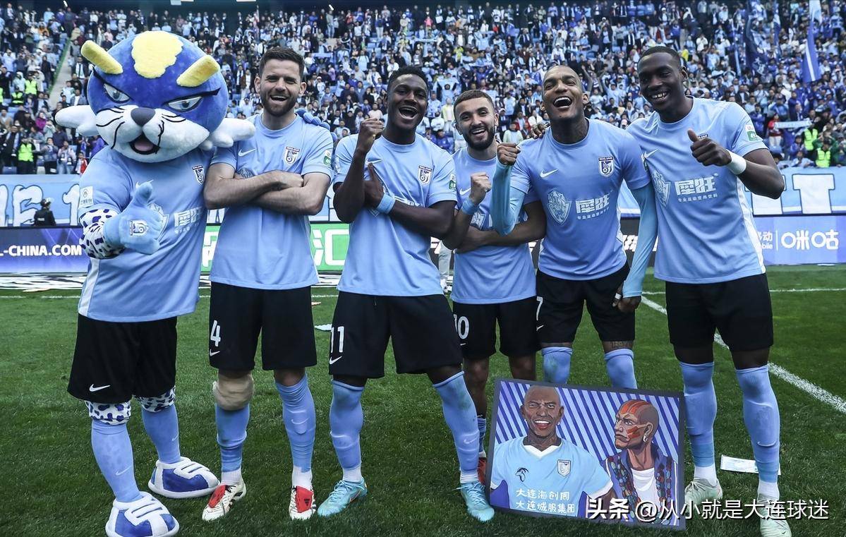 格拉德巴赫球队士气高涨,期待下一场胜利 格拉德巴赫球队士气高涨,期待下一场胜利