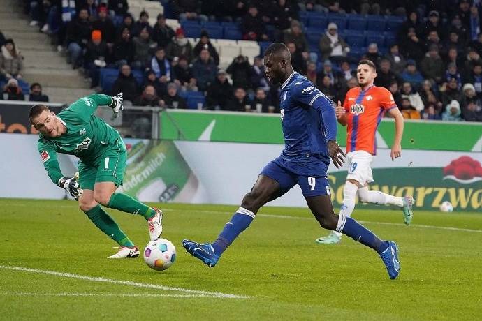 爱游戏中国官网-霍芬海姆在比赛中展现强悍实力取得胜利