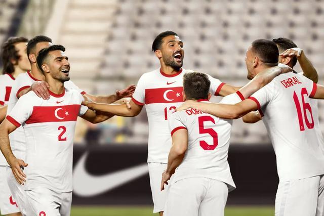 荷兰客场负于土耳其,强敌堪忧态势 荷兰客场负于土耳其,强敌堪忧态势