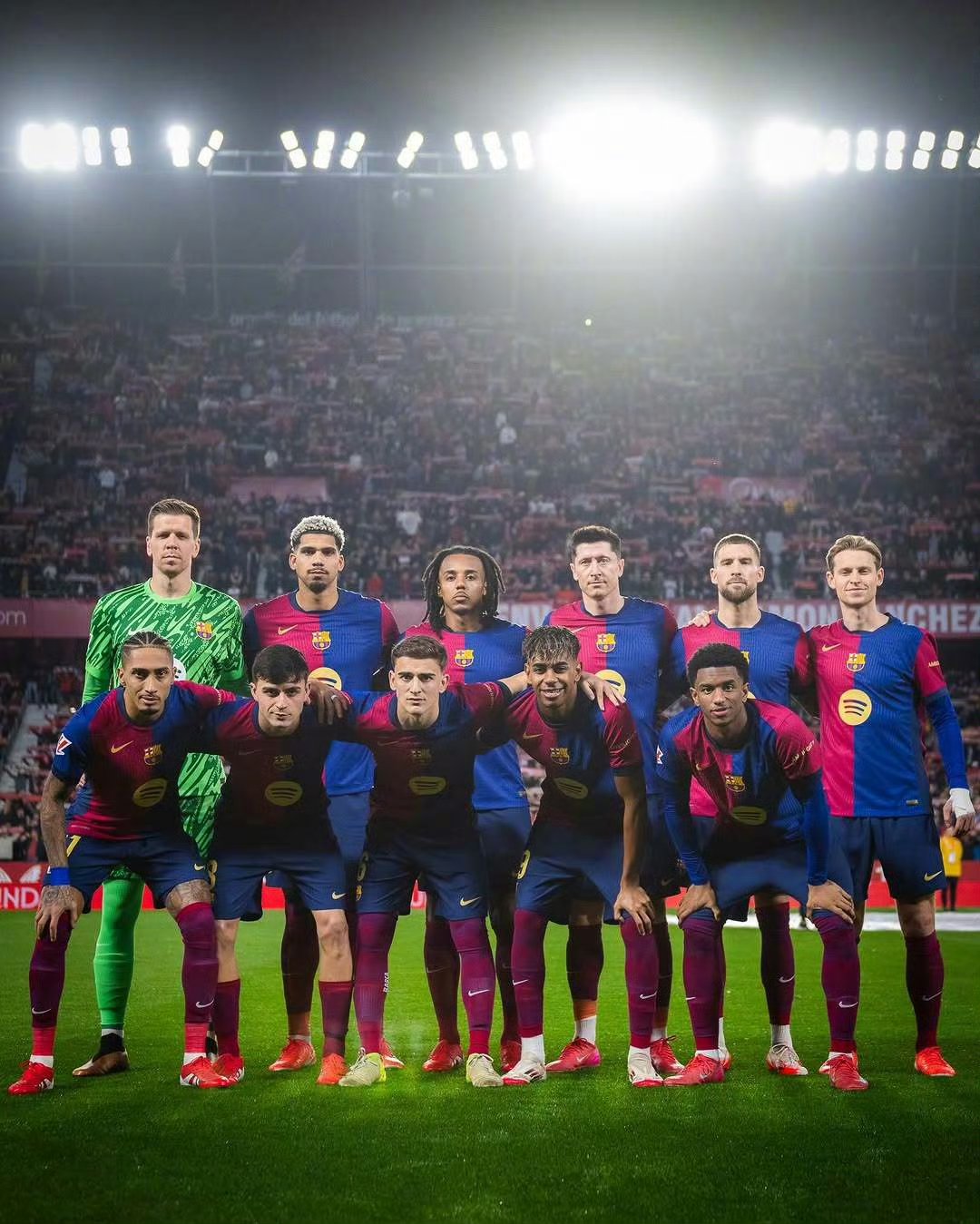 包含巴塞罗那惊险获胜，西甲争冠格局愈加扑朔迷离的词条