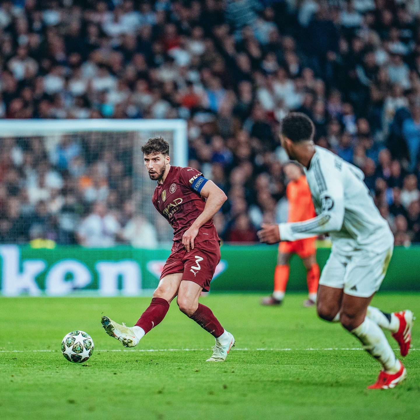 爱游戏在线登录-曼城在困难中逆袭，顺利晋级淘汰赛