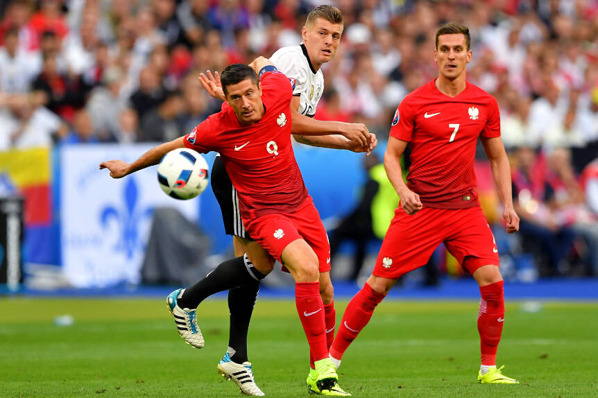 爱游戏官网网页版入口-荷兰队与波兰队展开紧张对决！