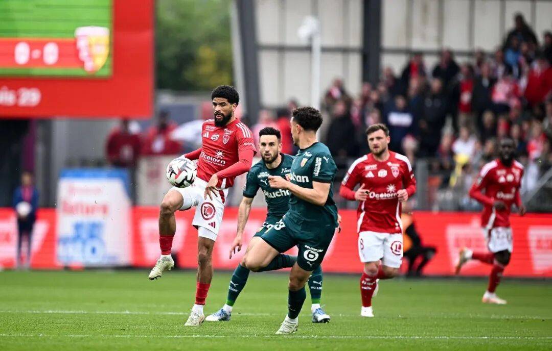 敖日主场险胜摩纳哥,升至法甲前列 敖日主场险胜摩纳哥,升至法甲前列