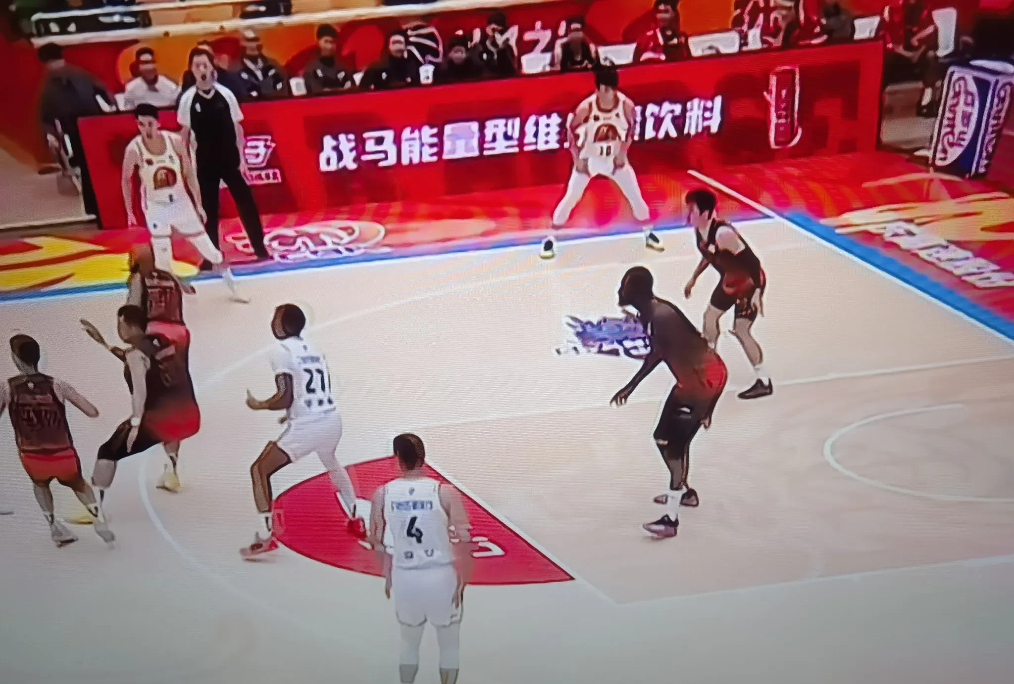 比分紧迫，一场胜负悬念的较量