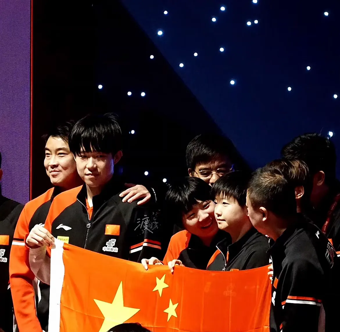 爱游戏网页版入口-关于传奇球星离开职业篮球联赛，球迷泪目送别的信息